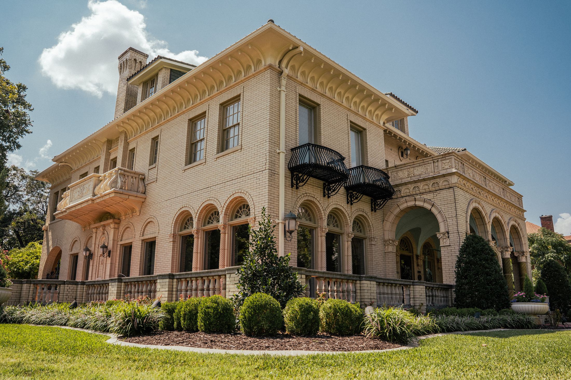 Residential window washing on a historic Fort Worth home